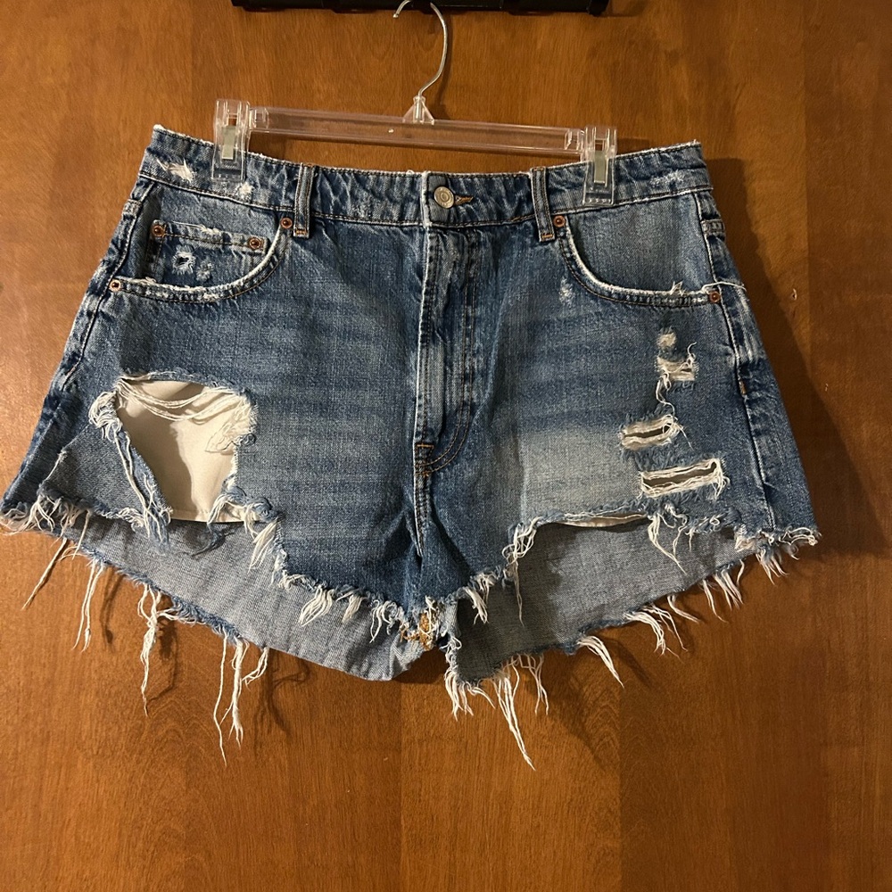Zara The HW Jean Shorts - Picture 2 of 6